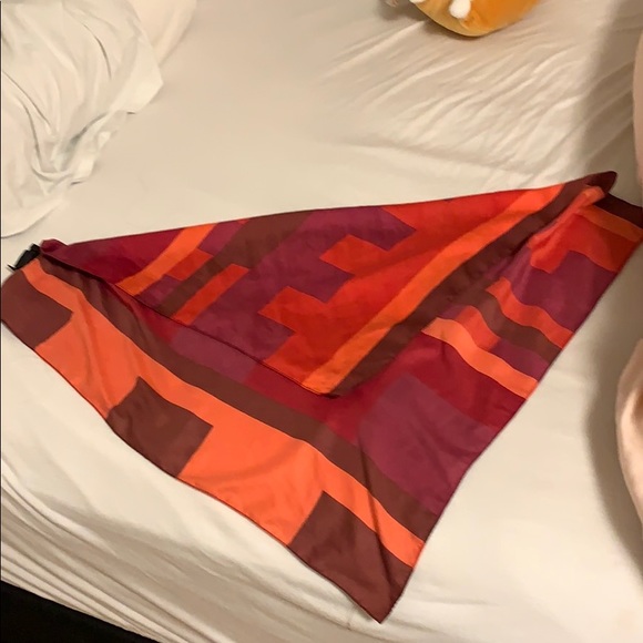 Silken pink geometric scarf - Picture 2 of 3